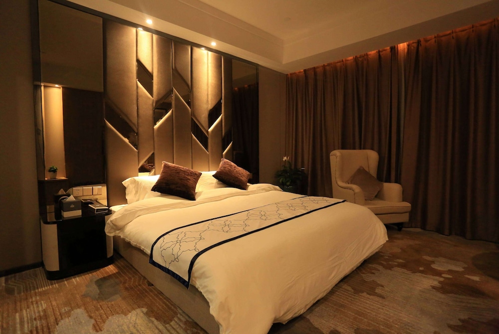 ROOM, KING BED