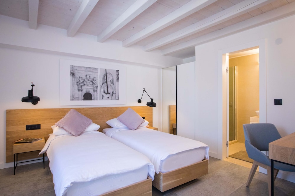 Bova Luxury Rooms 8/36
