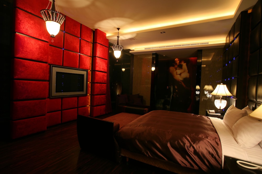 Chateau Motel 44/50