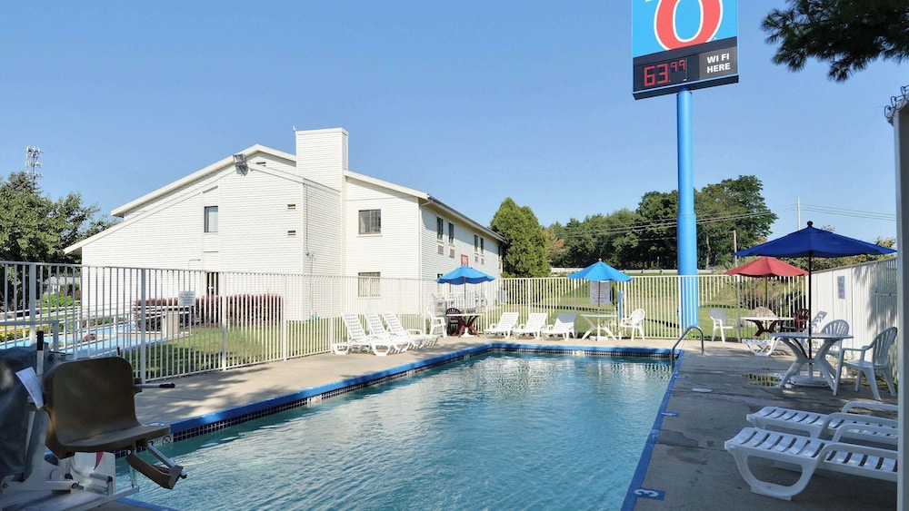 Motel6 Nashua, NH - North 7/58