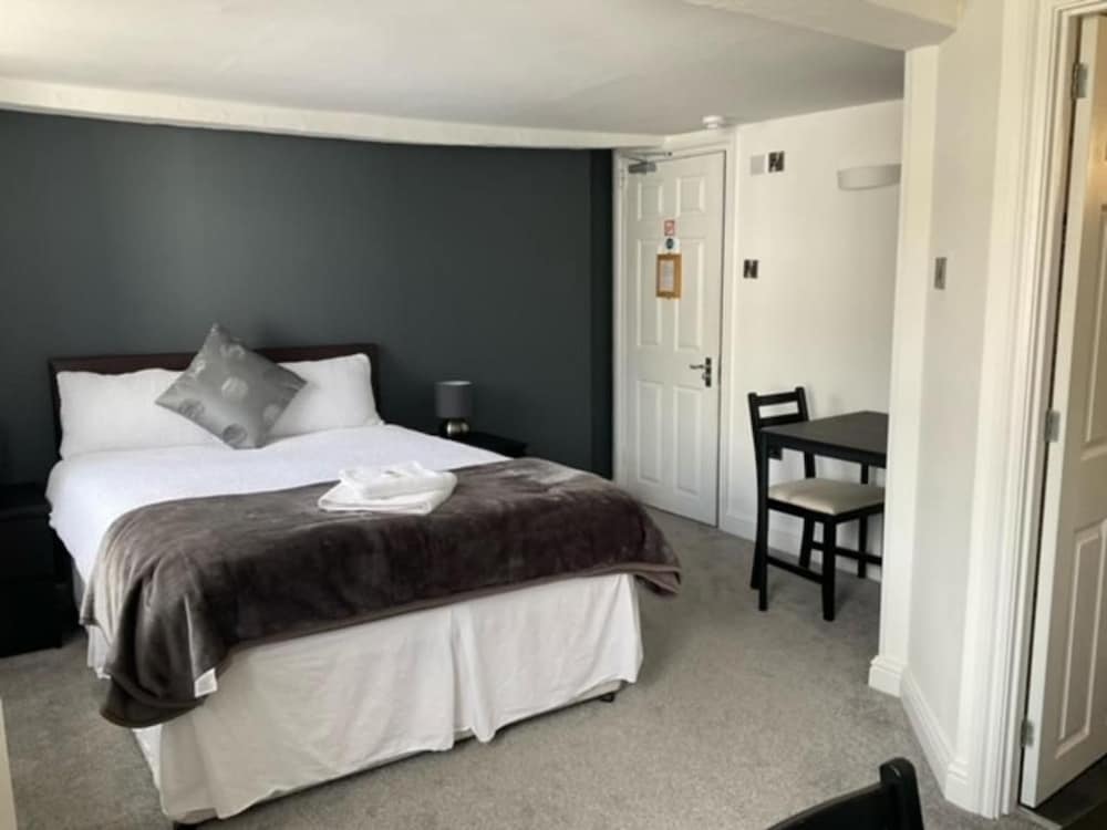 The Silverton Inn - B&B 7/30