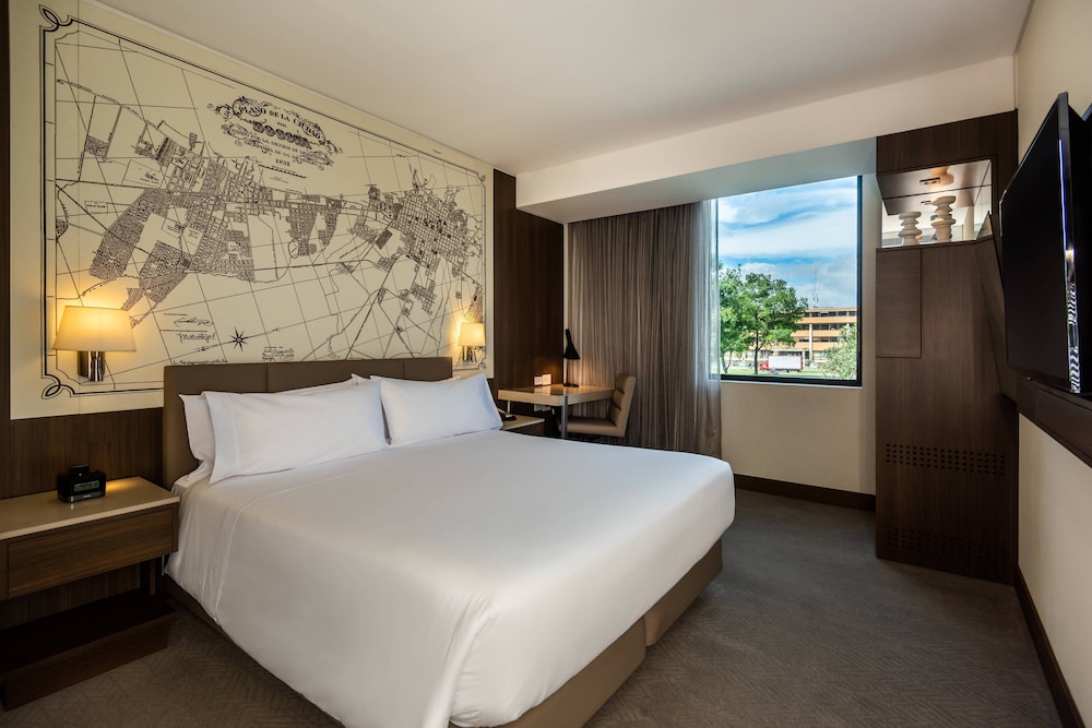 Courtyard By Marriott Bogota Airport 10/65