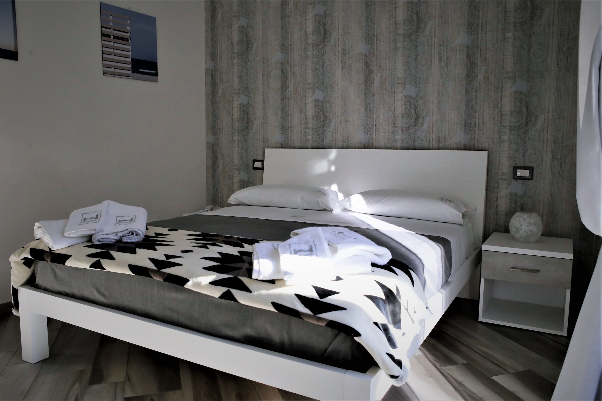 DELUXE, QUEEN BED, CITY VIEW, PRIVATE BATHROOM