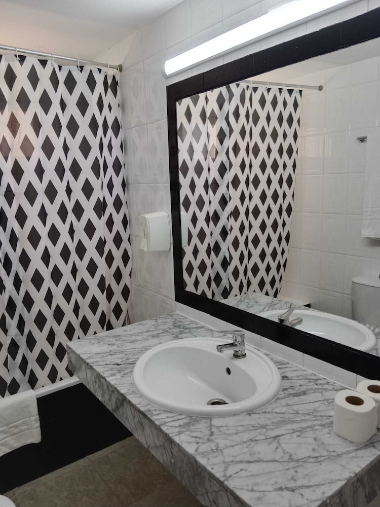 El Velero Apartments 23/26