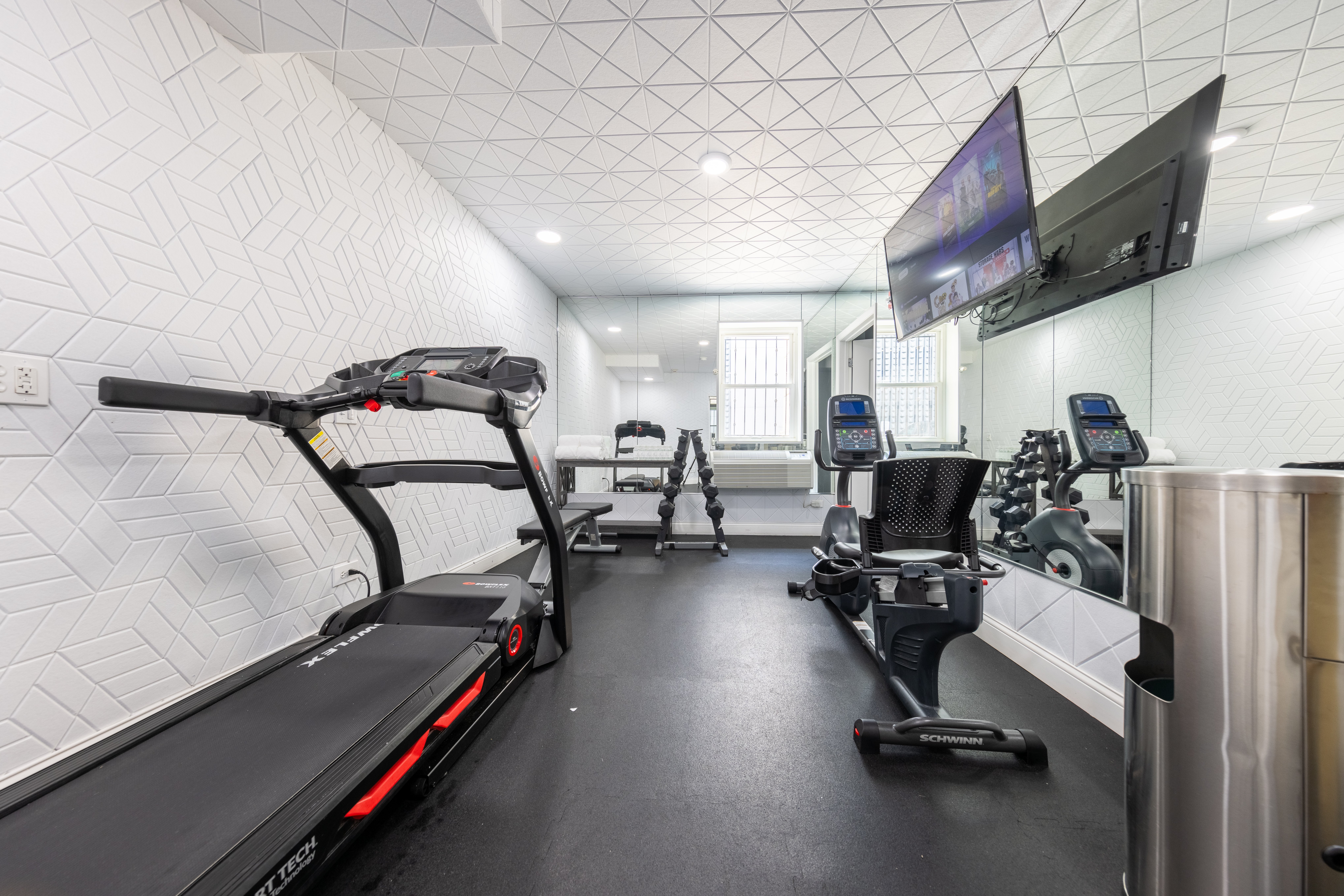 Hotel Chicago West Loop, SureStay Collection by Best Western 43/70