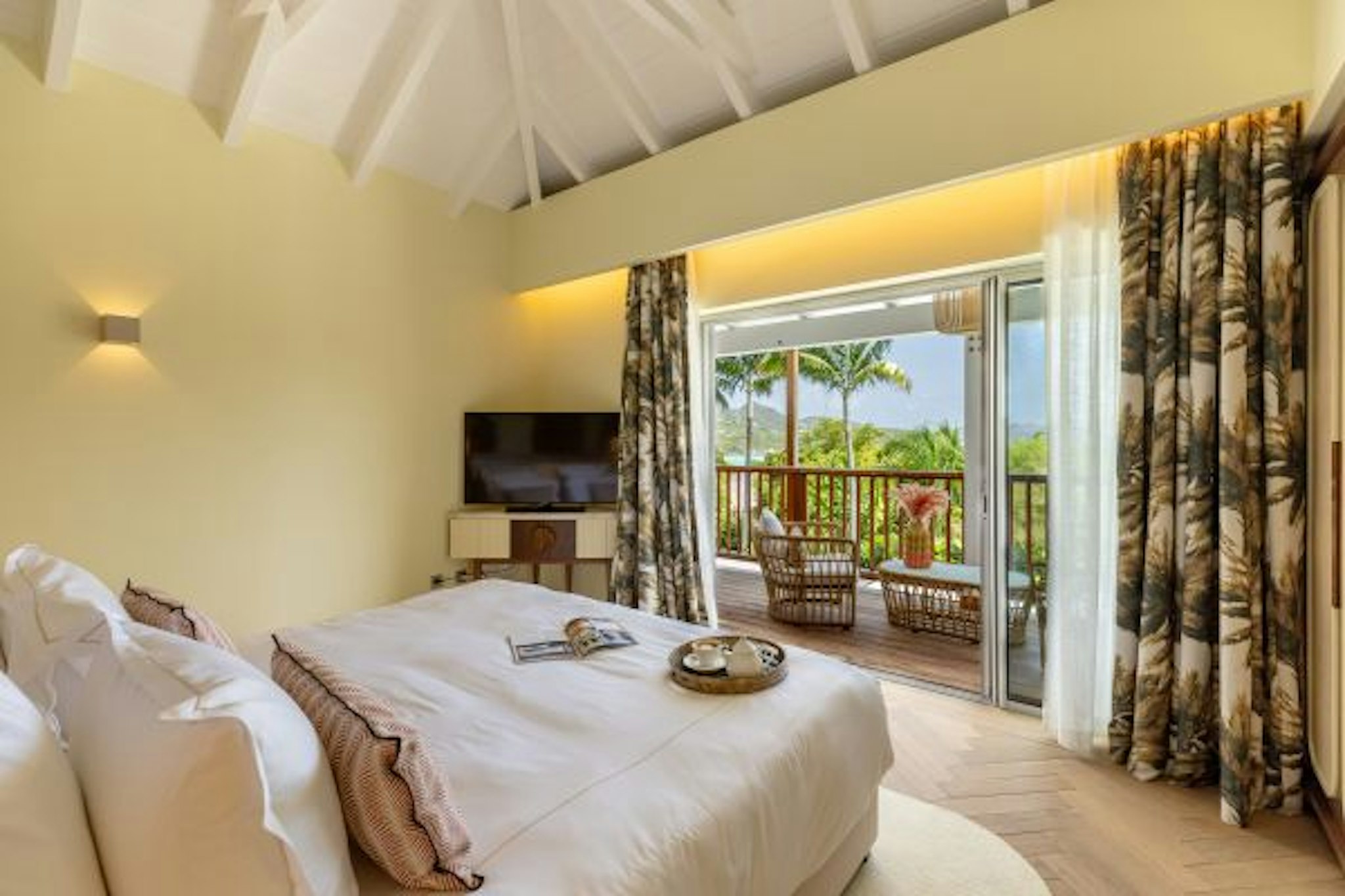 Tropical Hotel and Beach 7/46