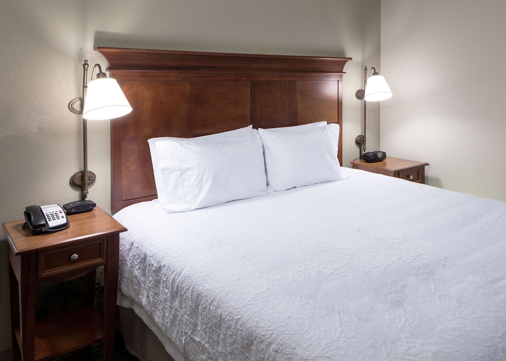 Hampton Inn & Suites Colorado Springs/I-25 South 18/62