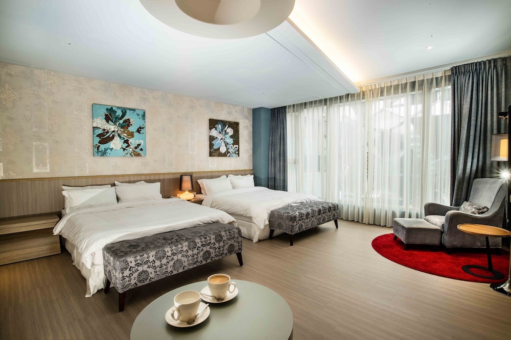 No.9 Hotel 32/76