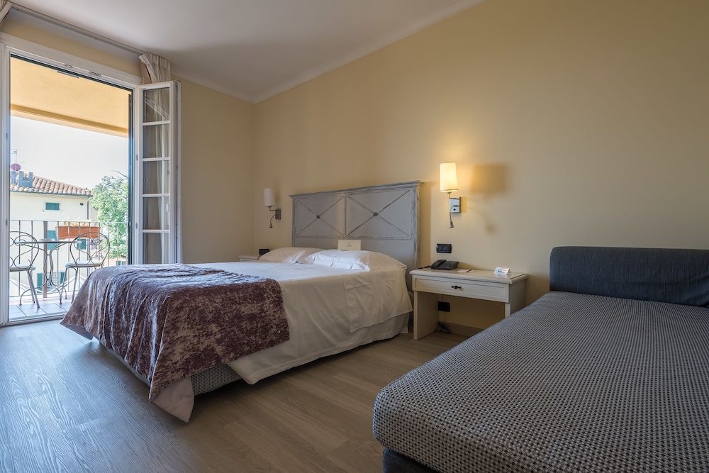 غرفة ديلوكس ثلاثية بثلاثة أسرّة، Villa Cappugi 4/8