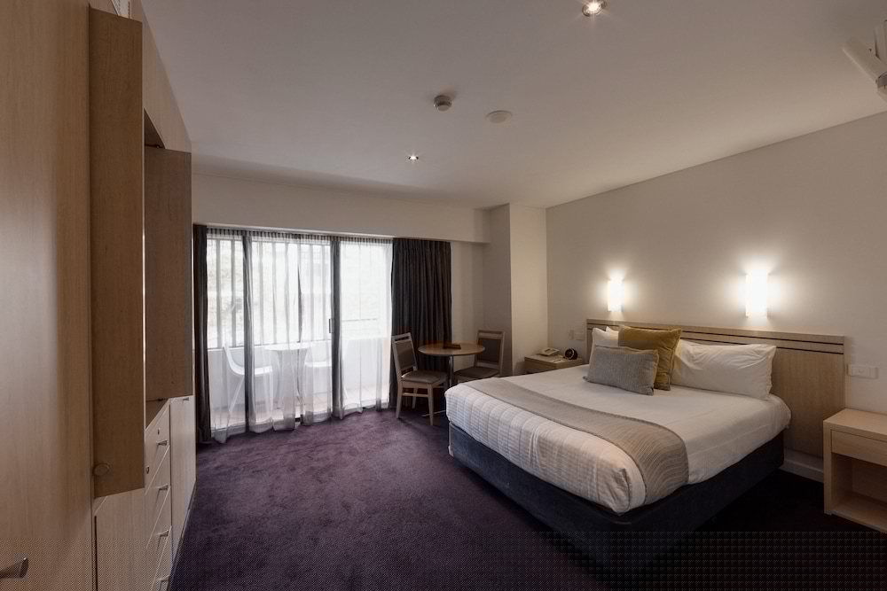 The Executive Inn 13/59