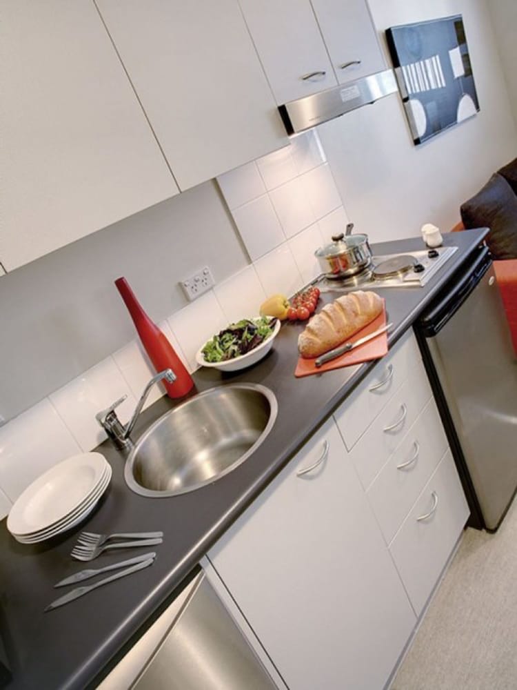 PLUM SERVICED APARTMENTS CARLTON 31/40