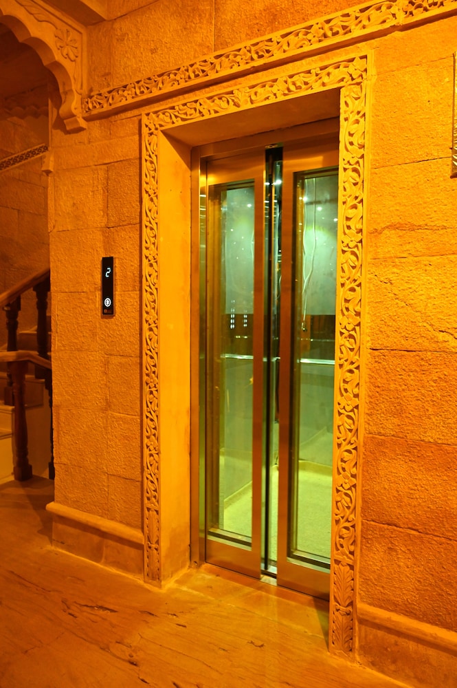 Vista Rooms at Patwa Haveli Road 41/63