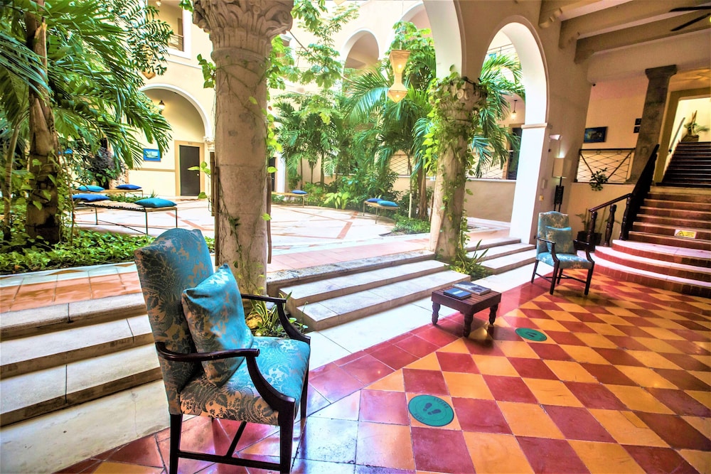 Hotel Merida 3/70