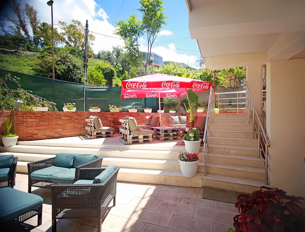 Hotel Nika 37/39