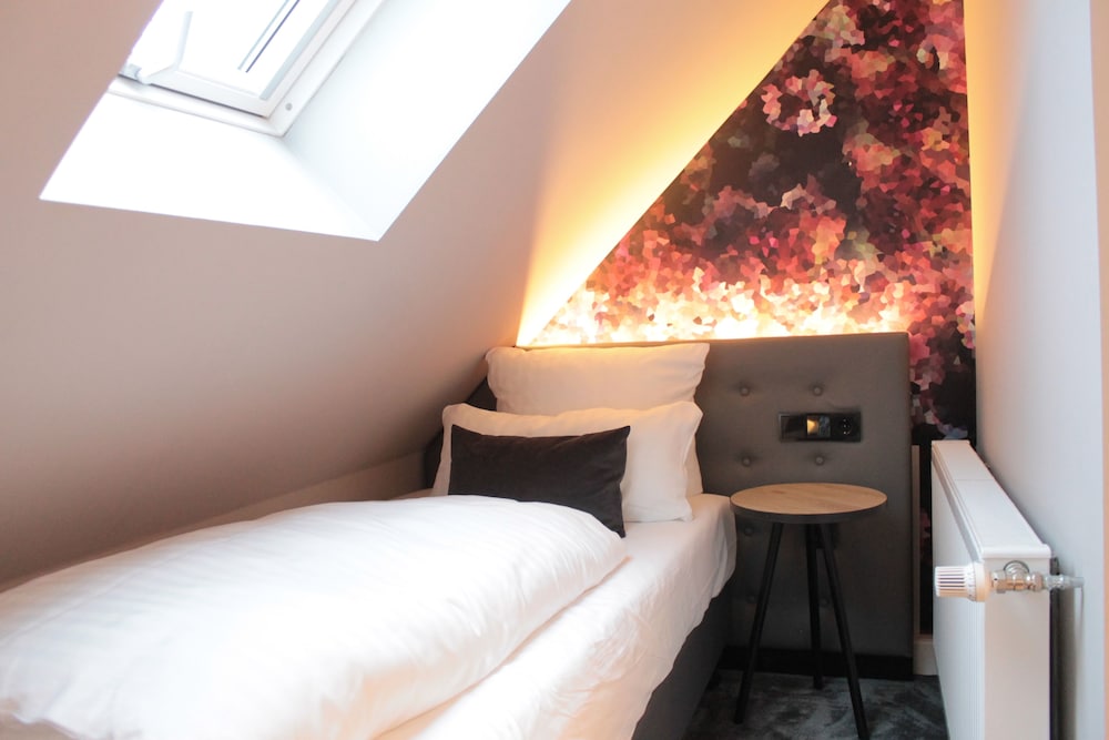 COMFORT, SINGLE BED