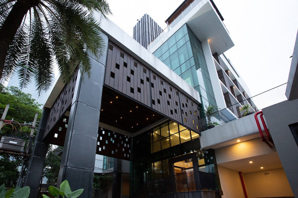 Avissa Suites 4/72