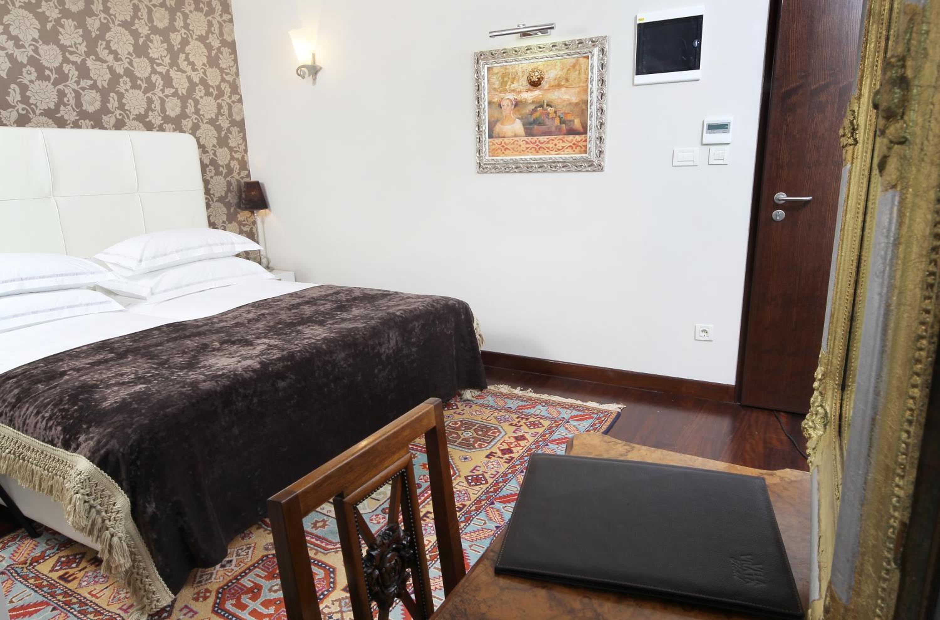 VELA VRATA HOTEL 12/50