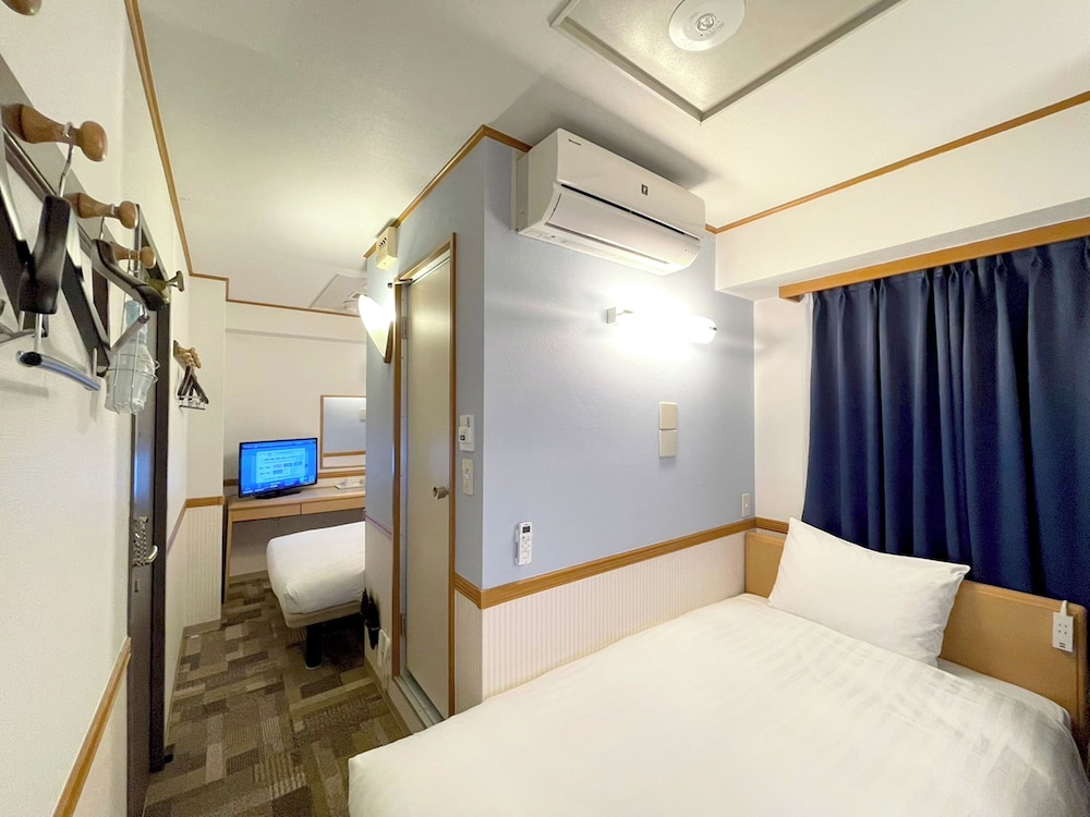 ROOM, TWIN BEDS