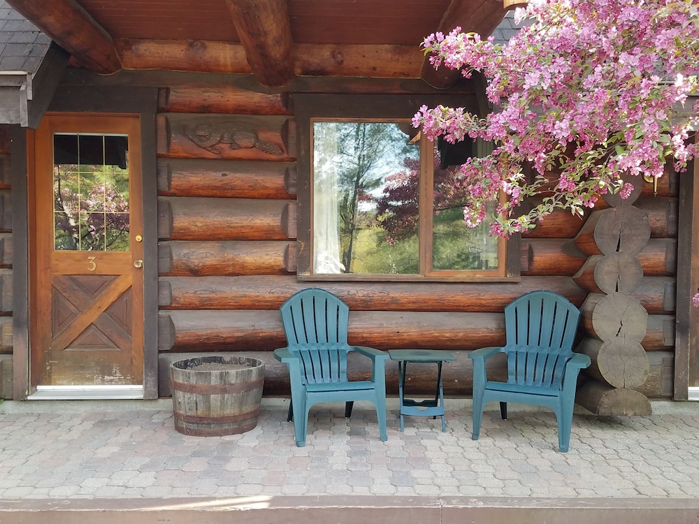 Nootka Lodge 33/50