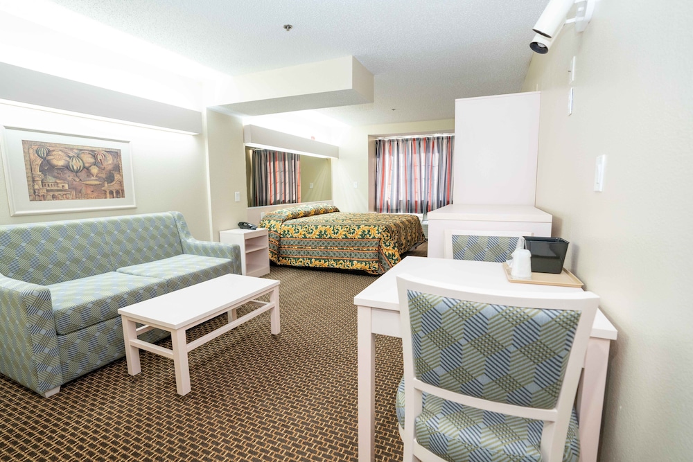 Regency Inn & Suites DFW 30/36