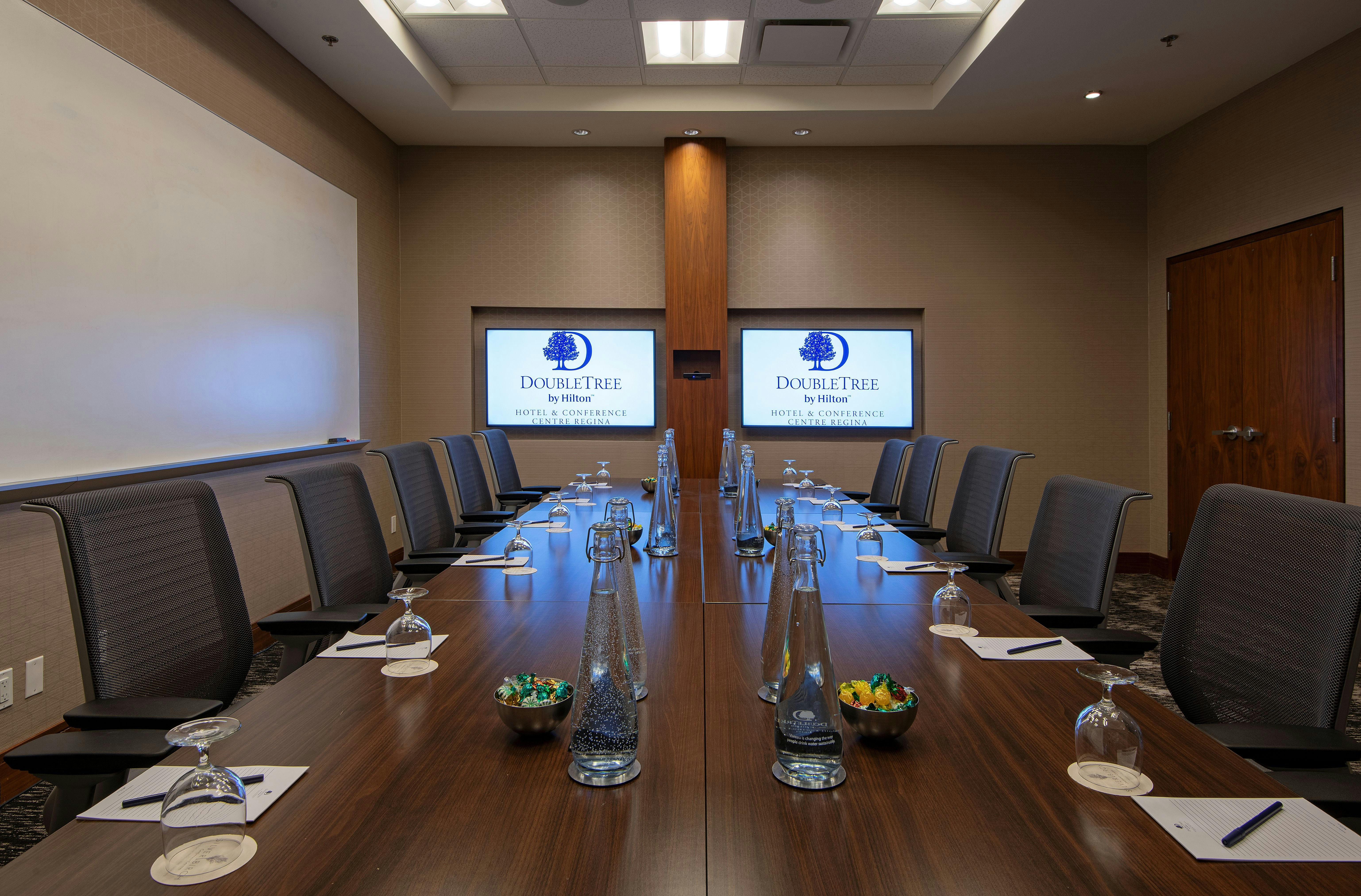 Doubletree By Hilton Hotel & Conference Centre Regina 77/80