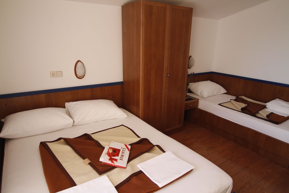Beach Hotel Croatia 7/50