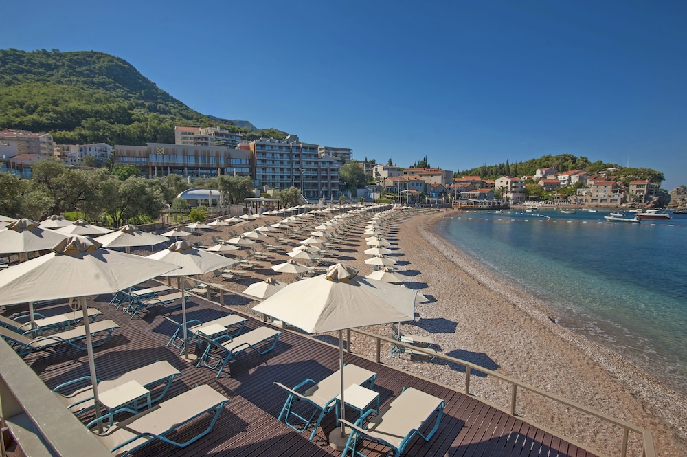 Maestral Resort & Casino 46/50