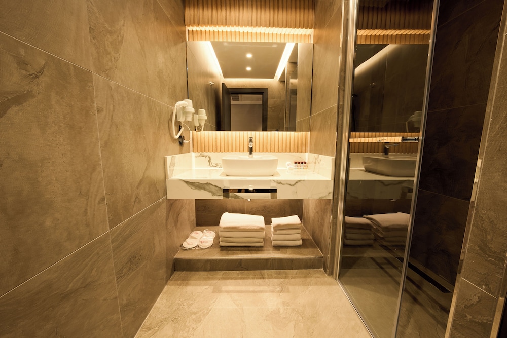 Osmanbey Fatih Hotel 50/50