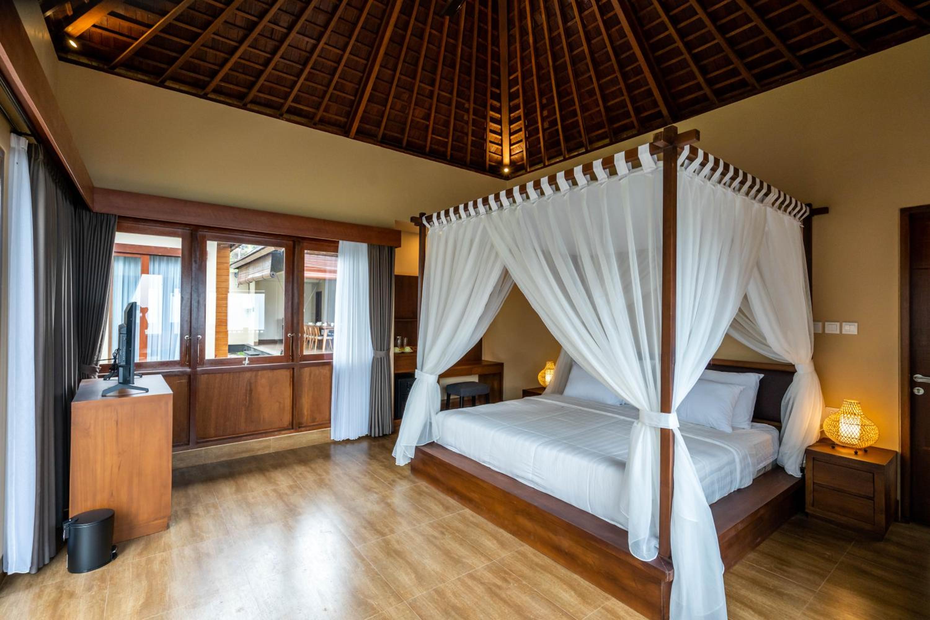 SUITE, BALCONY