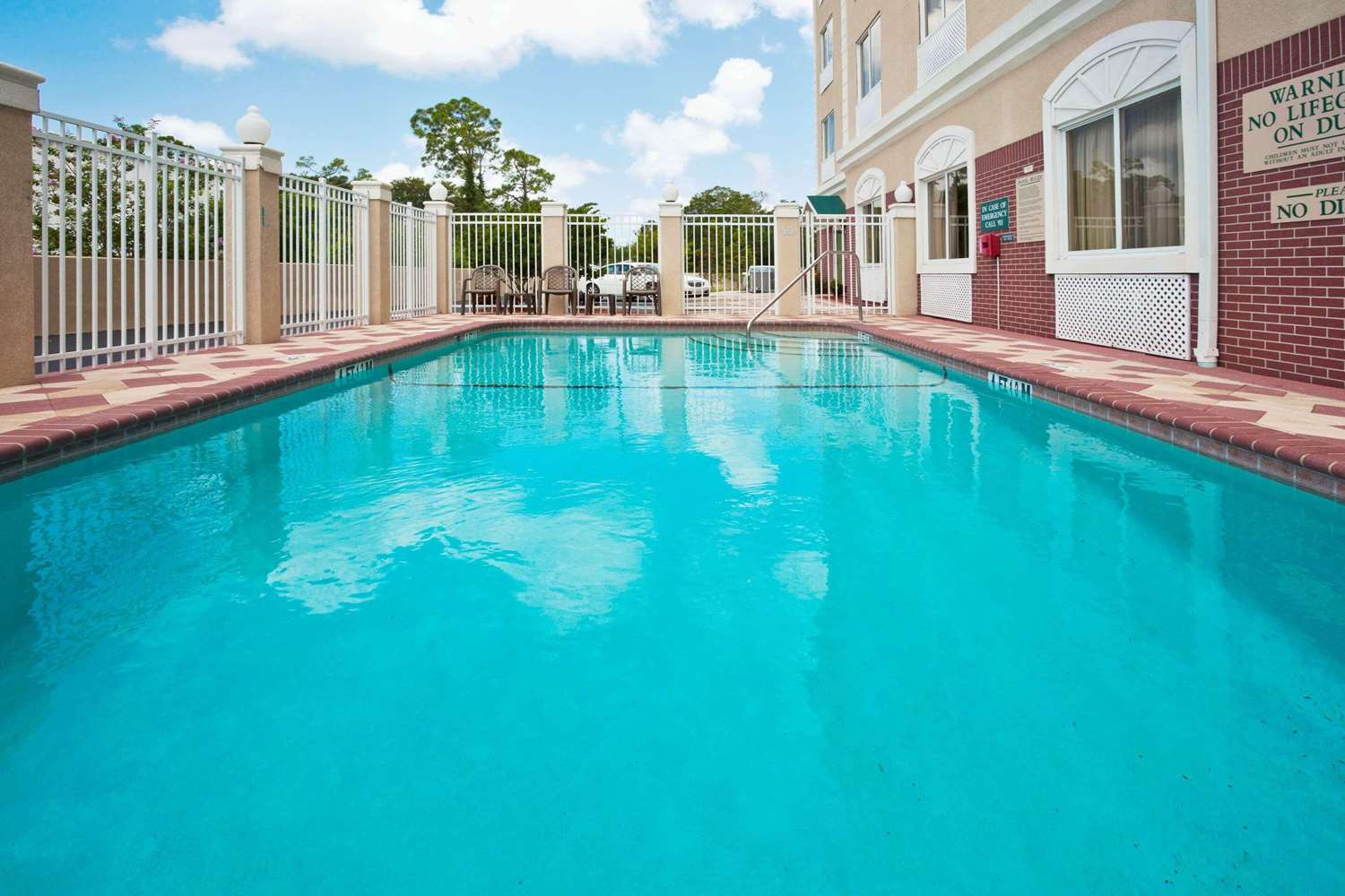 Country Inn & Suites by Radisson, St. Petersburg - Clearwater, FL 55/56