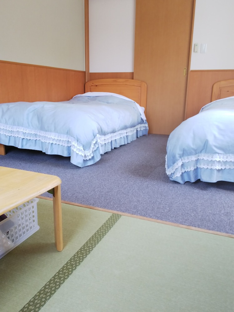 ROOM, QUADRUPLE