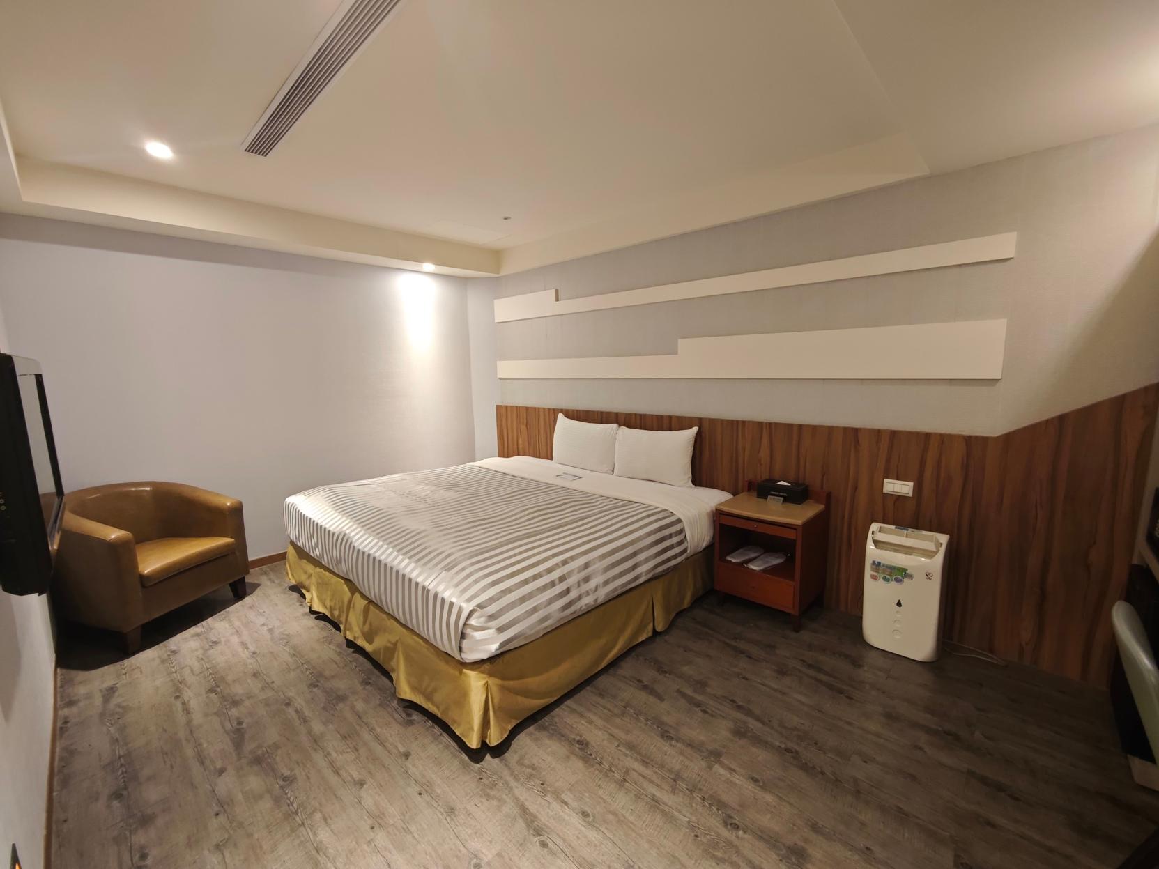 Room, Twin Beds, No Window