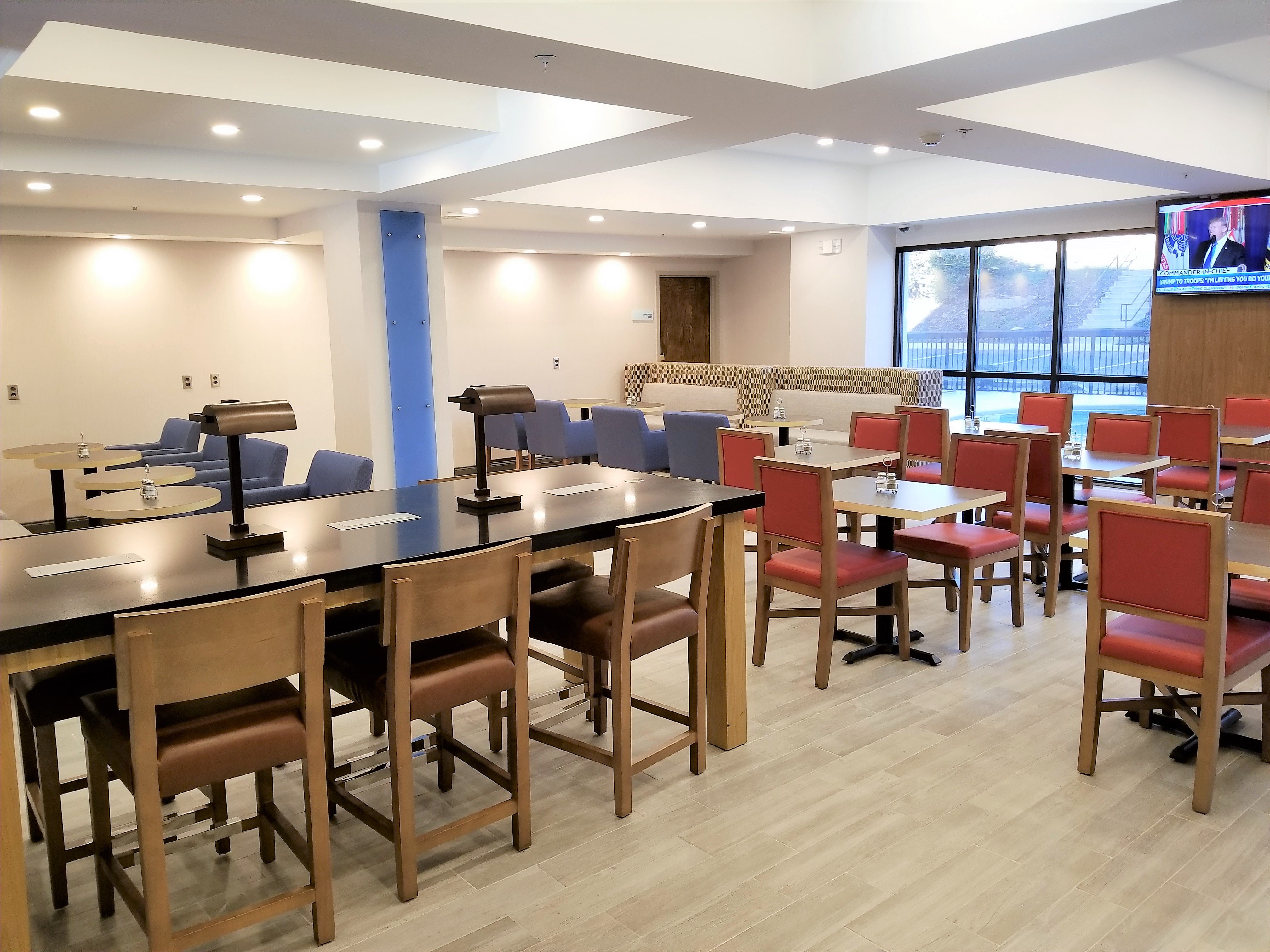Holiday Inn Express Suites Columbia Two Notch 16/18