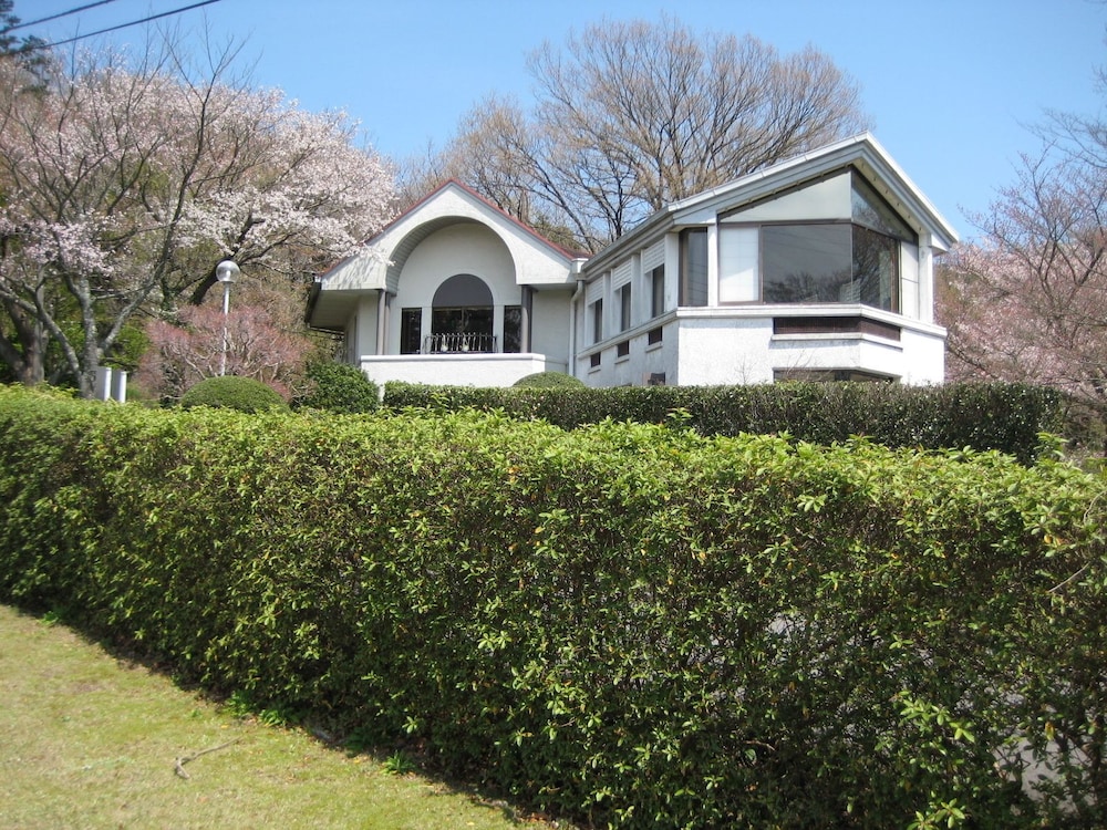 Izu Ippekiko Lakeside Terrace (Ex. Kishu Tetsudo Izu Ippekiko Hotel) 27/30