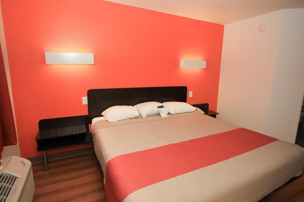 Motel6 San Antonio, TX - Downtown - Alamo Dome 33/54