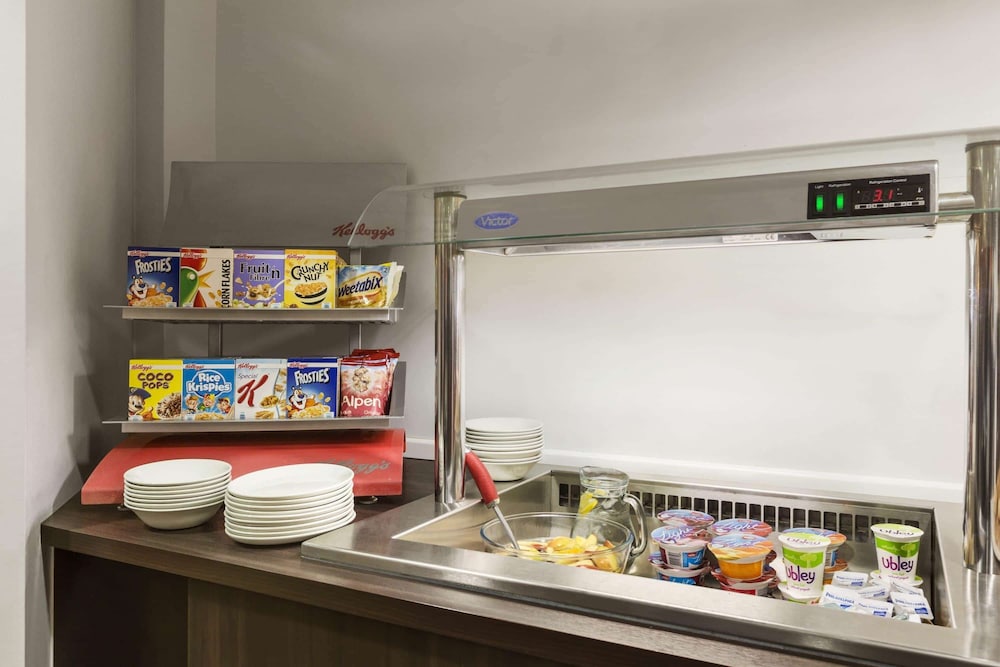 Ramada by Wyndham London Stansted Airport 17/35