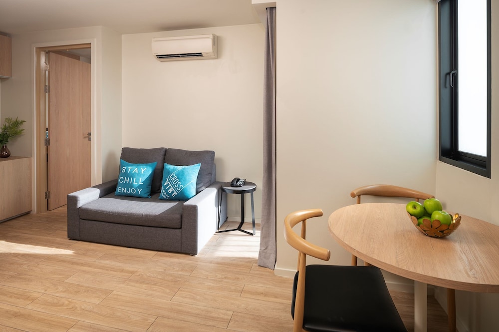 Cross Vibe Bangkok Sukhumvit 49/71