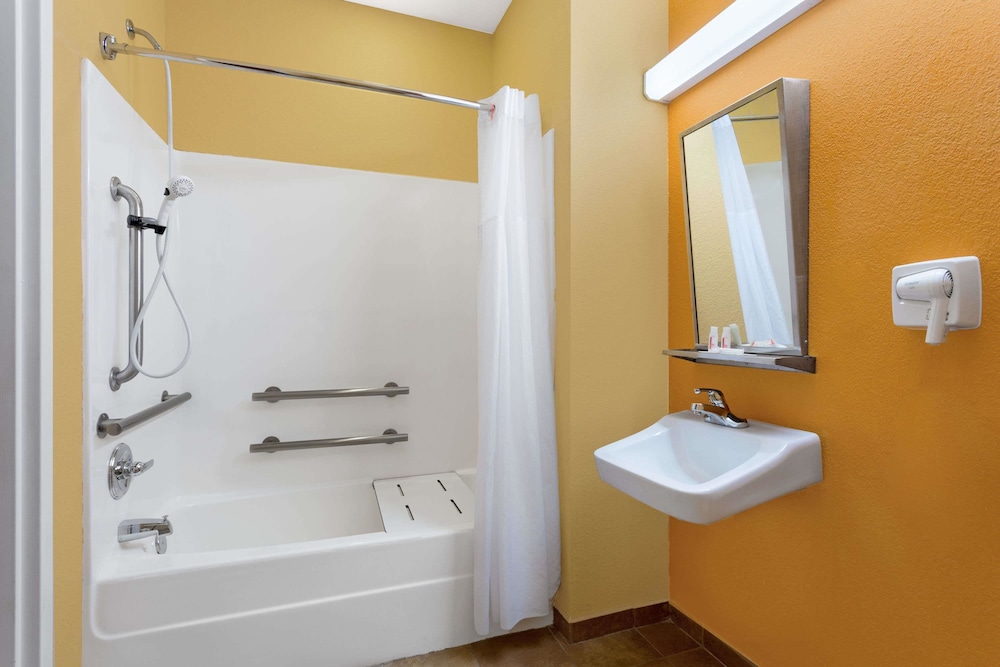 Microtel Inn Suites By Wyndham Greenville University Med 11/44