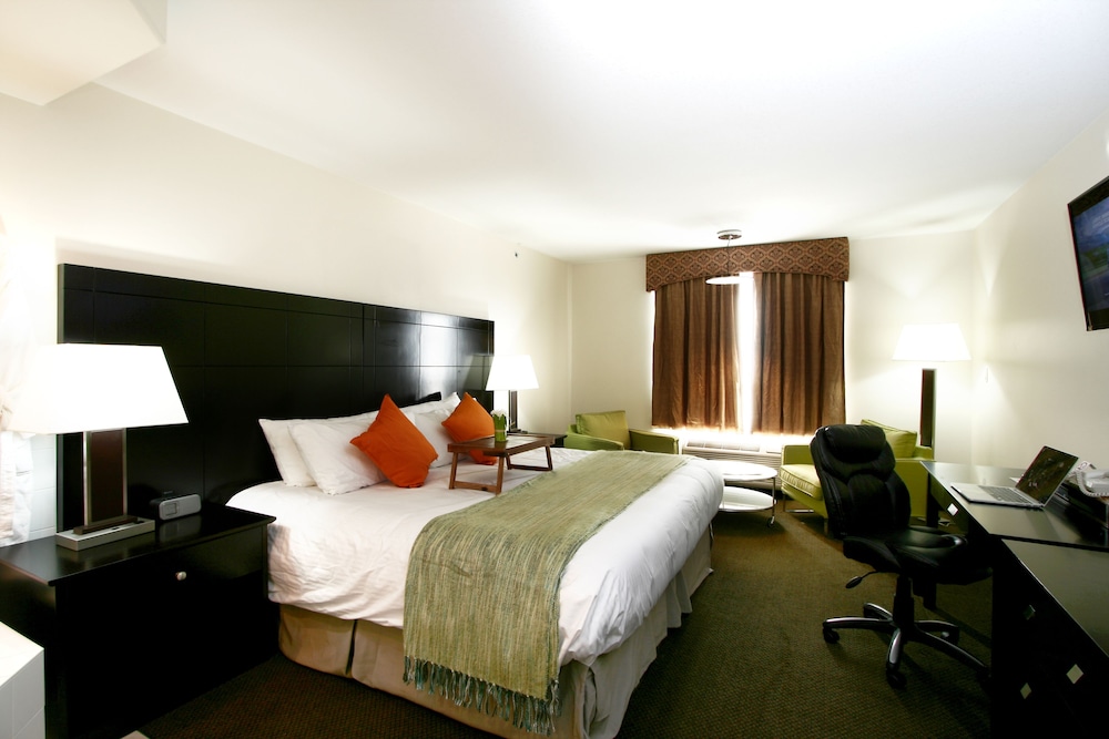 Foxwood Inn & Suites 6/51