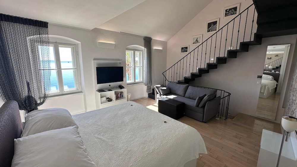 Riva Luxury Suites 16/50