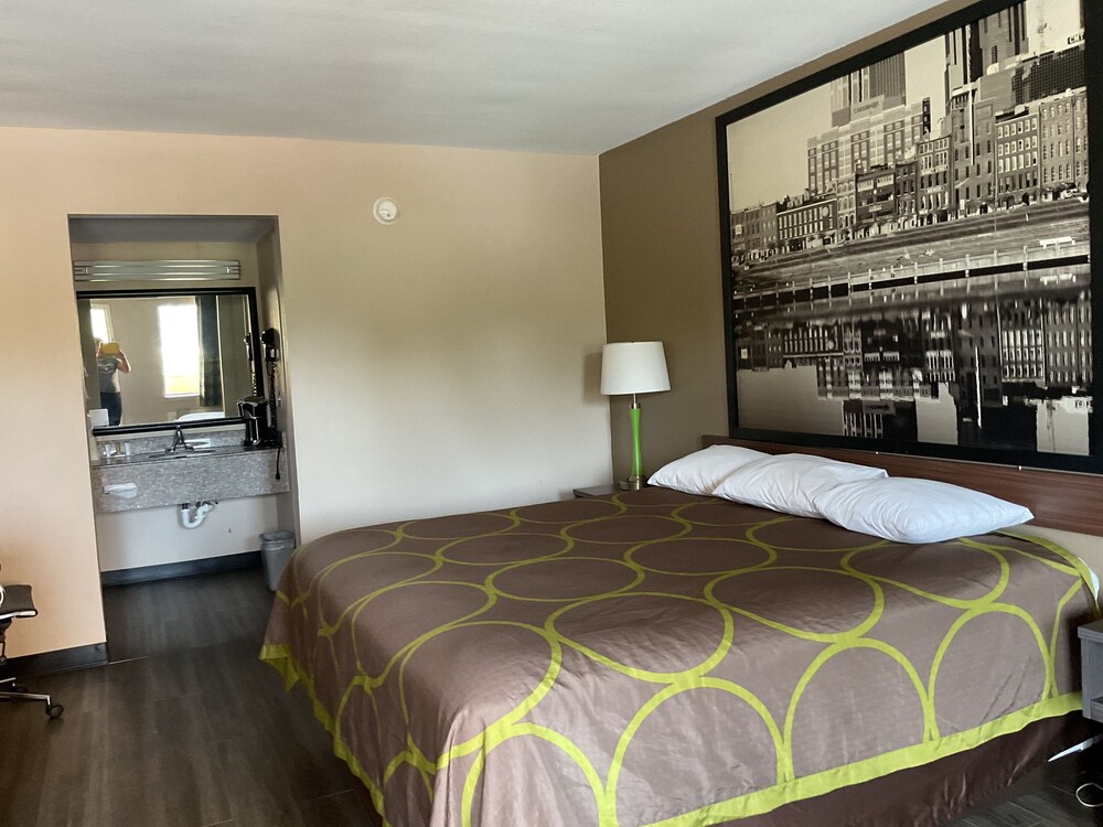 Super 8 by Wyndham Chattanooga/East Ridge 12/53