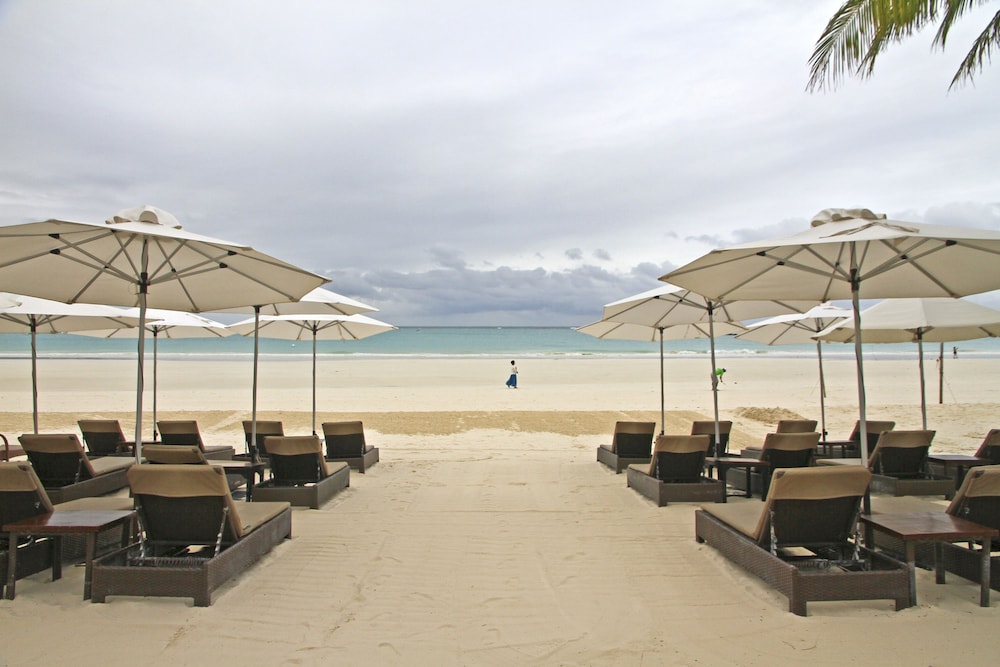Two Seasons Boracay Resort 32/46