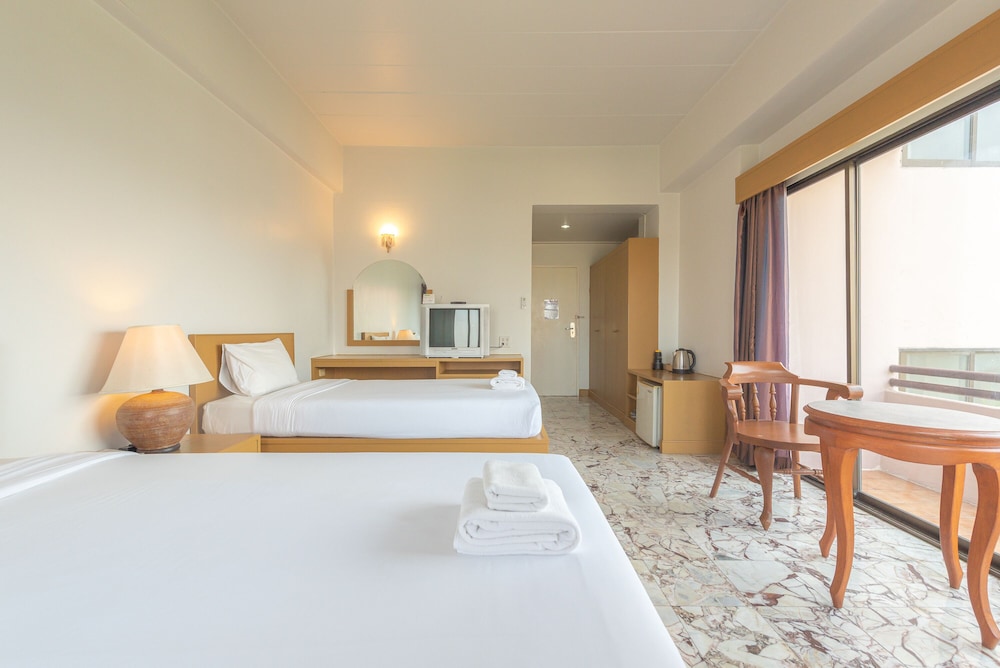 Nonthaburi Palace Hotel 22/66