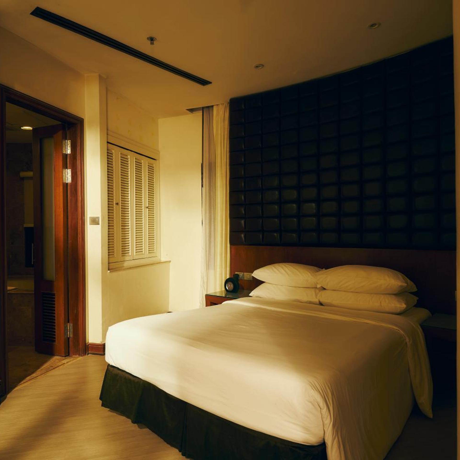 2 Bedrooms, Ambassador, Suite, Corner