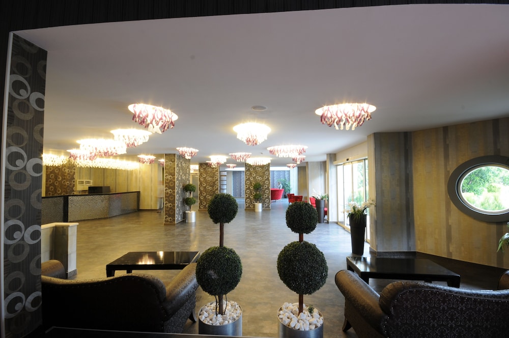 Caprice Beach Hotel 46/67