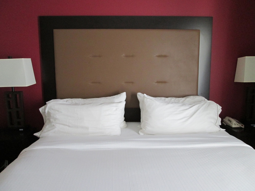 Holiday Inn Express Cloverdale(Greencastle) 27/59