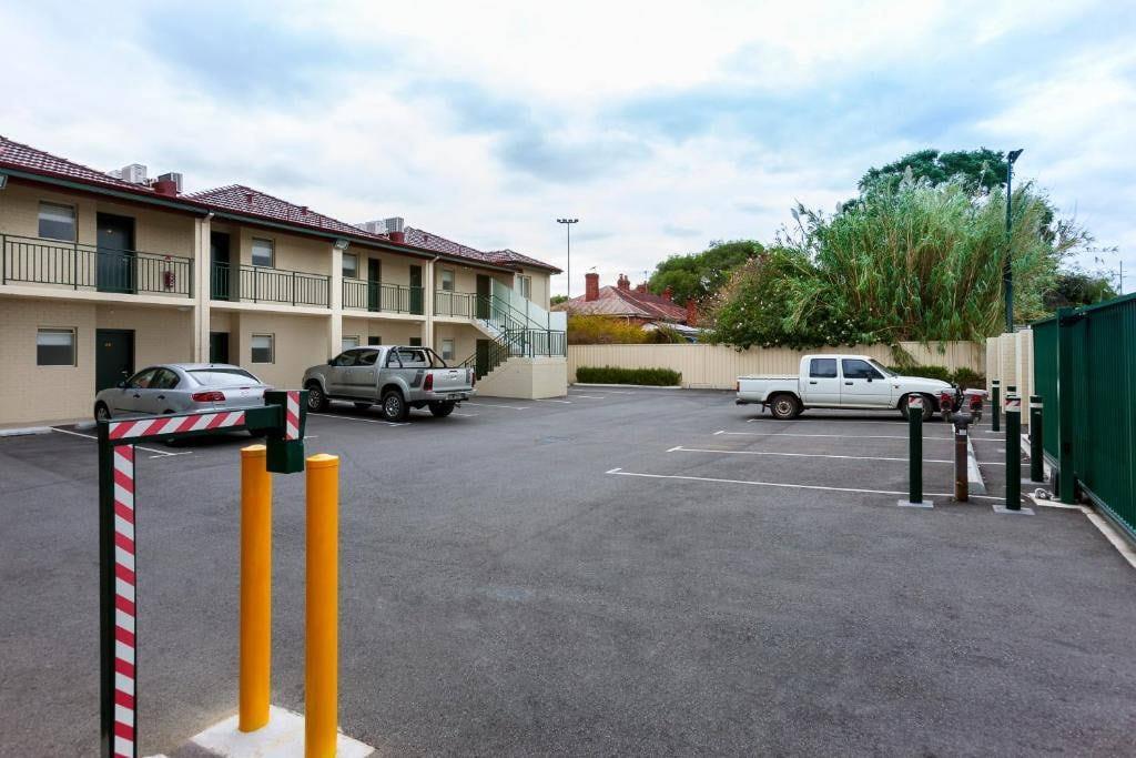 Quality Hotel Bayswater 18/21