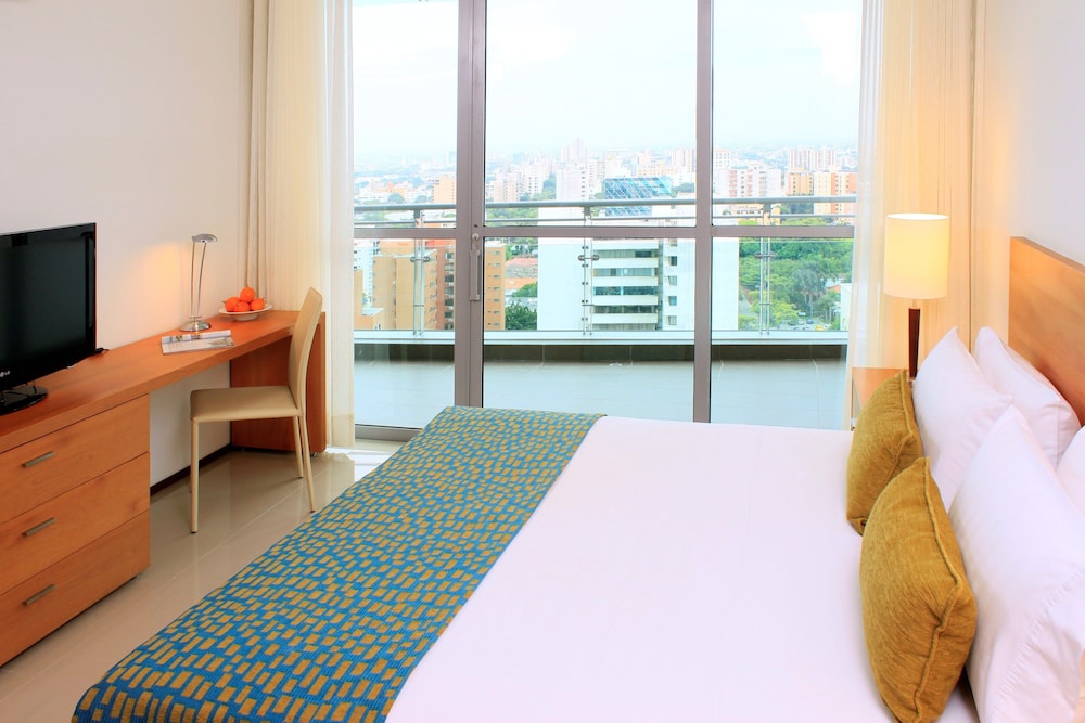 2 Bedrooms, Deluxe, Family, Suite, Apartment, Queen and Twin Beds, Kitchenette