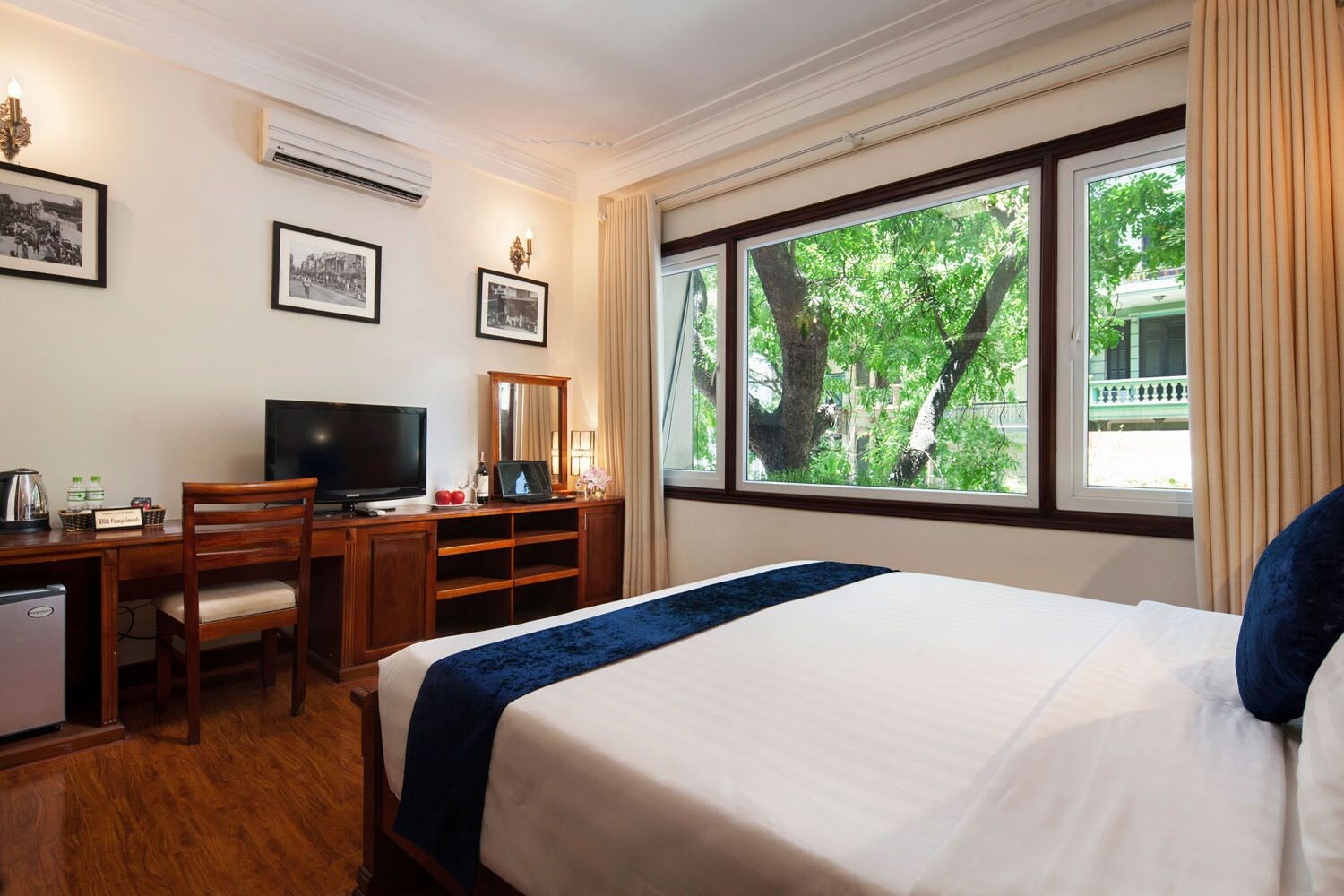 DELUXE, DOUBLE BED