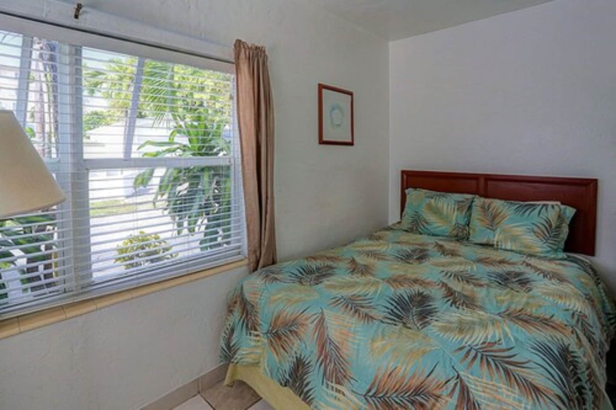 STUDIO, QUEEN BED, COURTYARD AREA